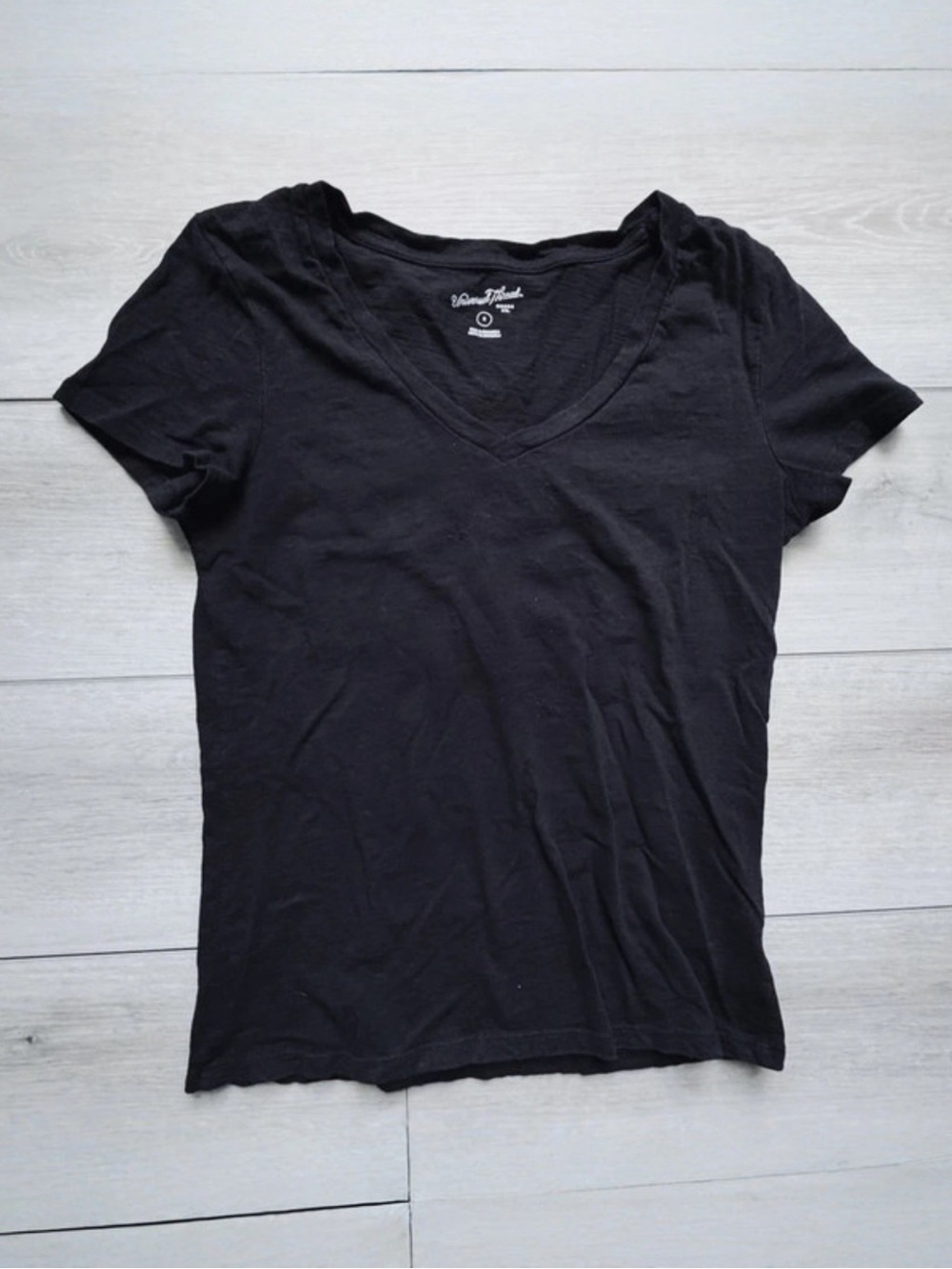 Universal thread black v-neck t-shirt / size s
